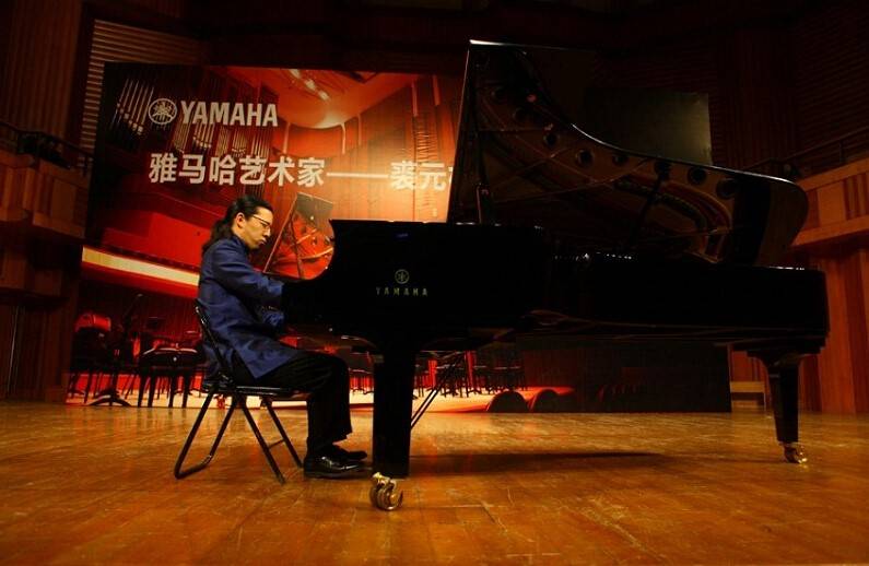 千赢国际海外艺术家-裘元朴成都钢琴独奏音乐会落幕