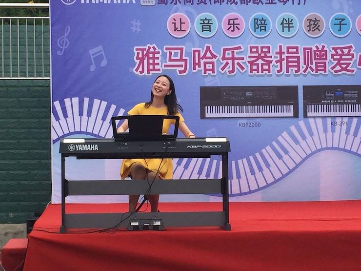 千赢国际乐器爱心捐赠行动在四川金堂县举办 ——与音乐牵手 随幸福成长