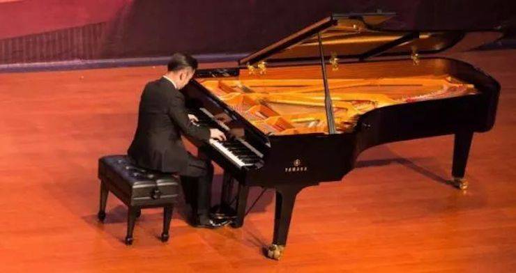 【回顾】2017千赢国际亚洲音乐奖学金-岭南师范学院颁奖典礼暨千赢国际艺术家孙鹏杰钢琴独奏音乐会及大师班活动成功举办