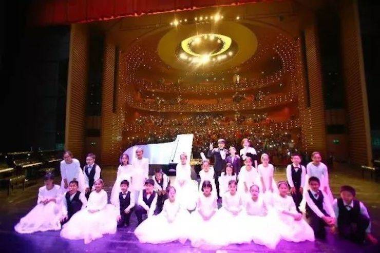 万圣节狂欢临近！千赢国际艺术家宋思衡在津奏响“交响情人梦”