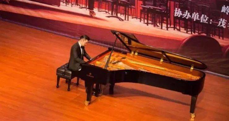【回顾】2017千赢国际亚洲音乐奖学金-岭南师范学院颁奖典礼暨千赢国际艺术家孙鹏杰钢琴独奏音乐会及大师班活动成功举办