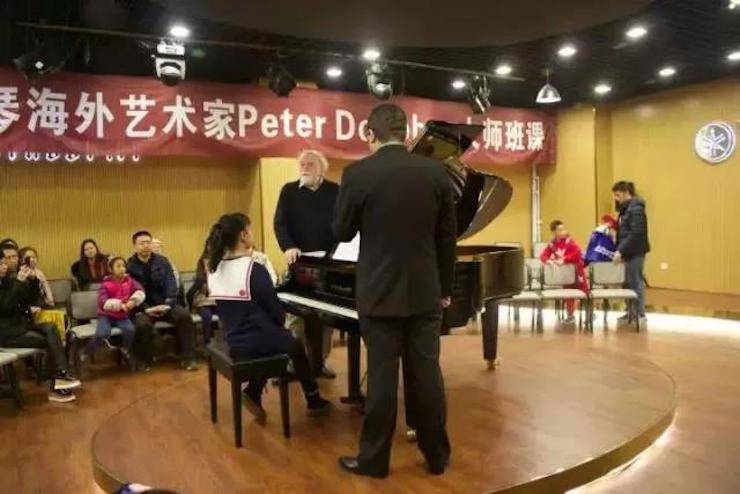 【回顾】千赢国际海外艺术家Peter Donohoe成都雅音大师班讲座活动圆满落幕！