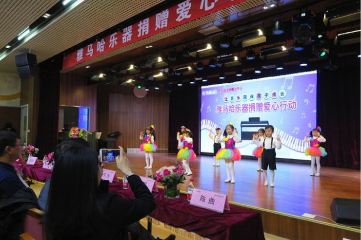 音乐之声暖寒冬 千赢国际乐器捐赠爱心行动走进中国儿童中心艺术宫