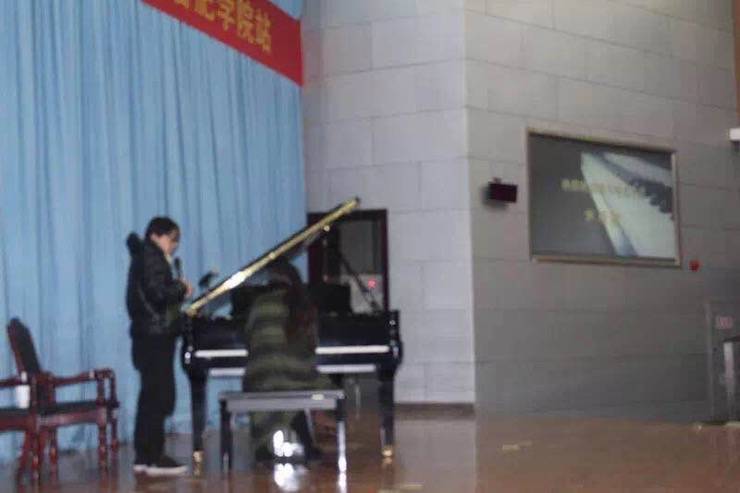 【报道】从师而不惑|千赢国际艺术家宋思衡安徽巡讲·合肥学院站圆满结束。诤悠担