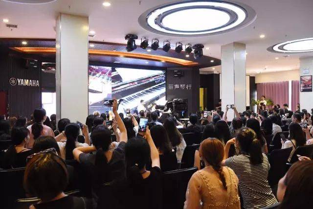 2018年千赢国际亚洲音乐奖学金郑州师范学院启动仪式<br />暨千赢国际海外艺术家爱德华·昆斯音乐会&远程实验公开课圆满结束