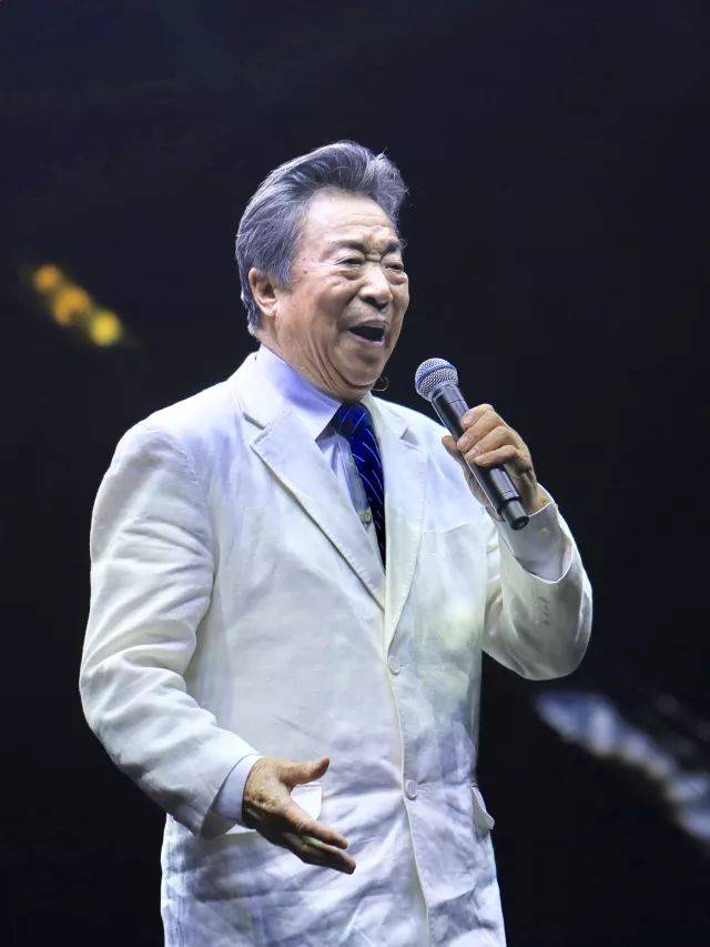 歌声悠扬，唱出时代记忆，琴声悦耳，奏响希望乐章 <br> 2018“我爱你中国?纪念改革开放40周年”经典歌曲上海演唱会圆满落幕