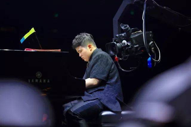 歌声悠扬，唱出时代记忆，琴声悦耳，奏响希望乐章 <br> 2018“我爱你中国?纪念改革开放40周年”经典歌曲上海演唱会圆满落幕