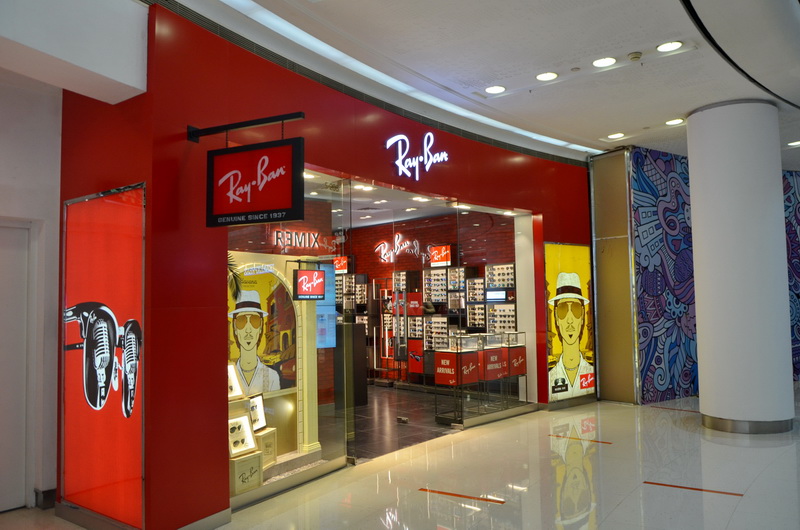 Ray?Ban 宏伊国际广场店——千赢国际 CIS 商用安装系统的经典应用