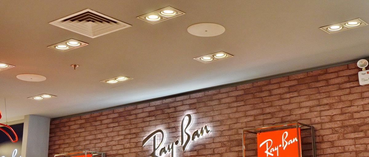 Ray?Ban 宏伊国际广场店——千赢国际 CIS 商用安装系统的经典应用
