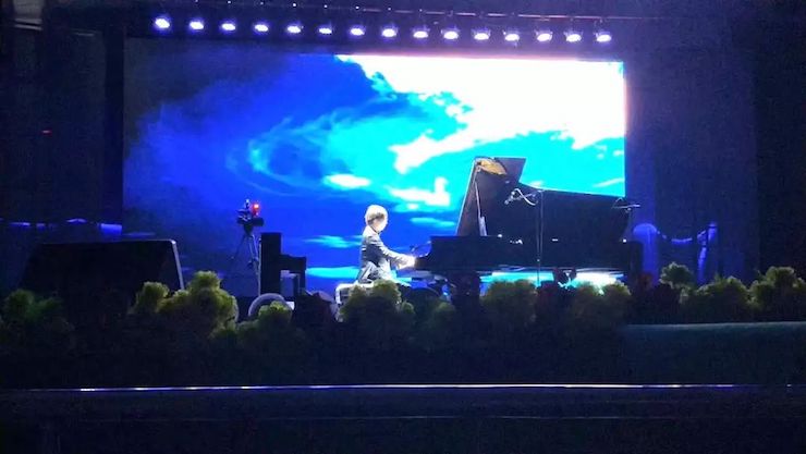 千赢国际艺术家宋思衡“80后的时光机”多媒体音乐会内蒙古巡演圆满落幕