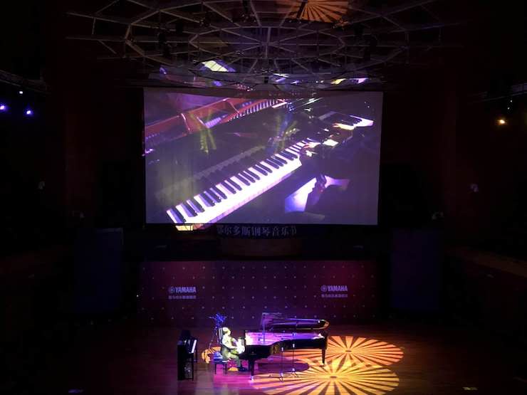 千赢国际艺术家宋思衡“80后的时光机”多媒体音乐会内蒙古巡演圆满落幕