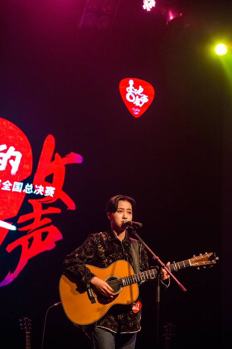 第四届“千赢国际吉他女声弹唱大赛”总冠军出炉<br />温格夺冠，董冬冬担任评委