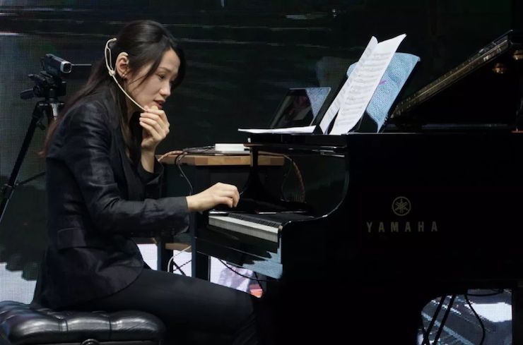 科技推动音乐教育创新，张希教授《古典主义时期钢琴奏鸣曲的演绎》公开课圆满成功
