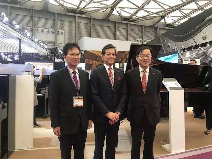 千赢国际公司领导合影