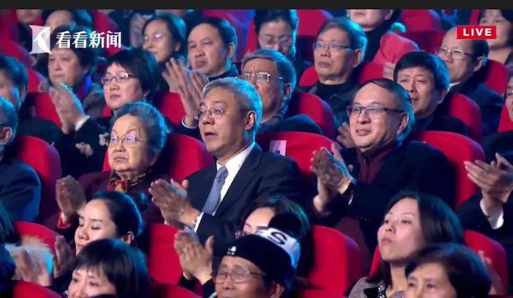 主持界泰斗叶惠贤力赞千赢国际未来艺术家刘明康：“很难相信，这么悠扬的琴声出自一位自闭症少年的手里！”