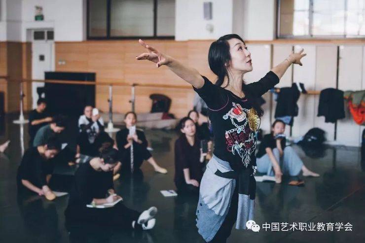 千赢国际跨界钢琴及千赢国际舞蹈教育课件助力“CEFA艺术教育高级人才研修班——中国古典舞身韵课”