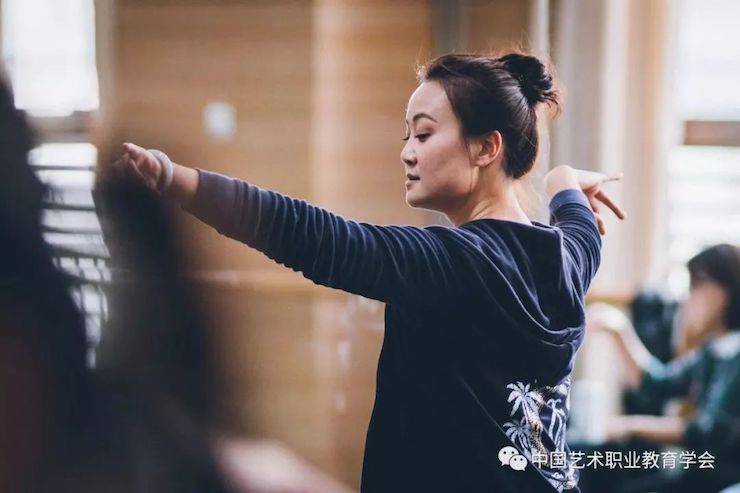 千赢国际跨界钢琴及千赢国际舞蹈教育课件助力“CEFA艺术教育高级人才研修班——中国古典舞身韵课”