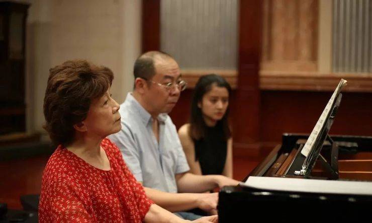 热烈：亍跋睬熘 音悦津门”钢琴重奏音乐会暨天津鲍蕙荞钢琴城开业庆典演出圆满成功！