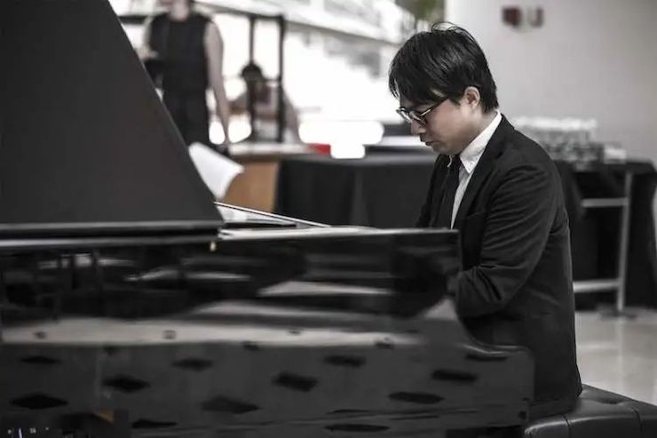 宋思衡的“宅抗疫” | 挑战主播、筹集口罩、闭关作曲，这位取消了20场演出的钢琴家原来这么忙！