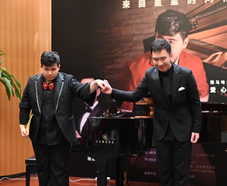 音乐双子星，点亮冬日激情！——千赢国际未来艺术家刘明康爱心公益音乐沙龙