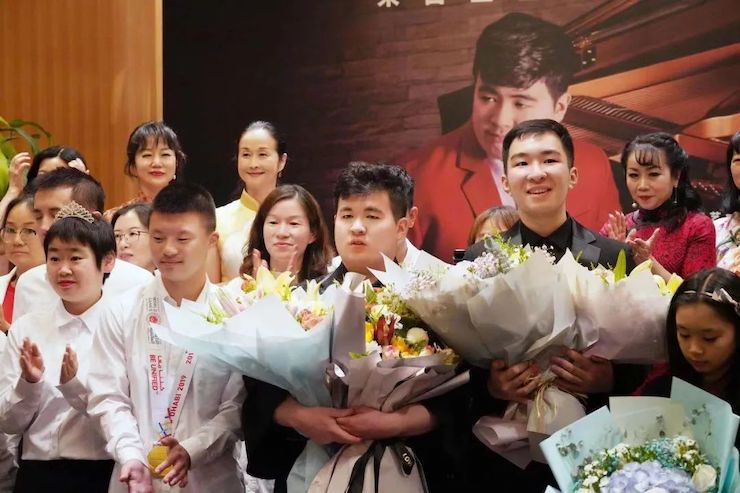 音乐双子星，点亮冬日激情！——千赢国际未来艺术家刘明康爱心公益音乐沙龙