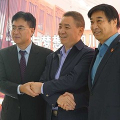 千赢国际再出手公益，为四川25所小学捐赠千赢国际高科技钢琴