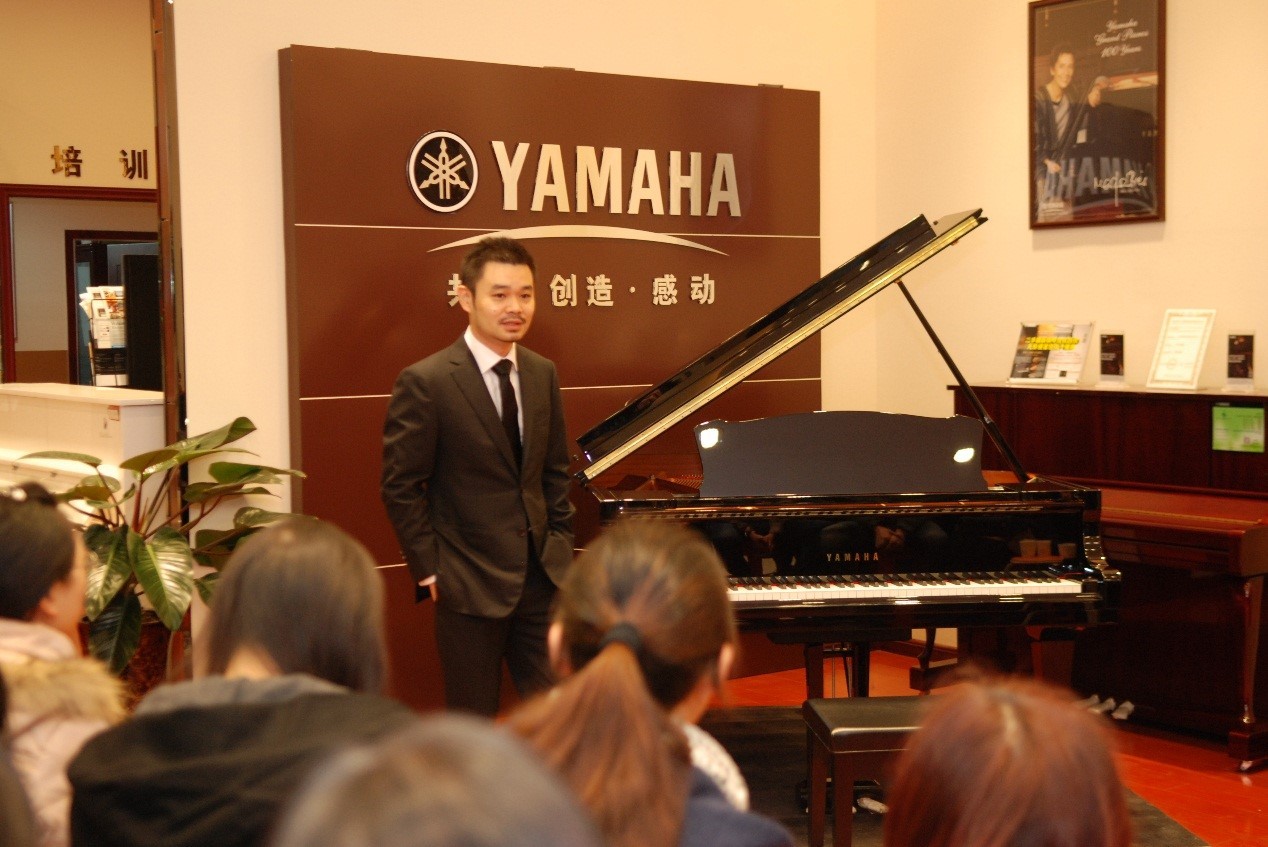 千赢国际艺术家孙鹏杰教授郑州独奏音乐会暨大师班活动报道